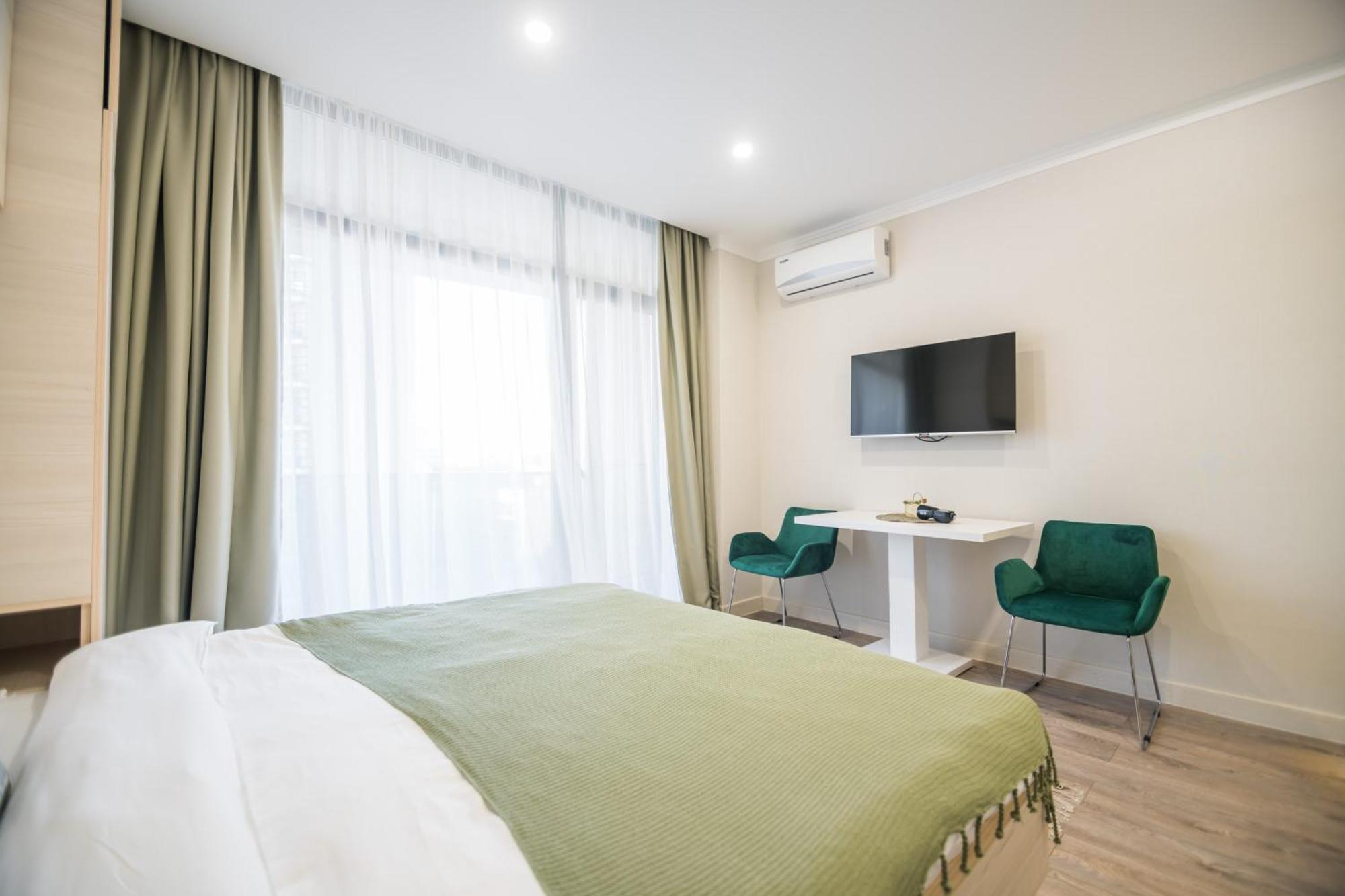 Green Side Apart Hotel باتومي المظهر الخارجي الصورة