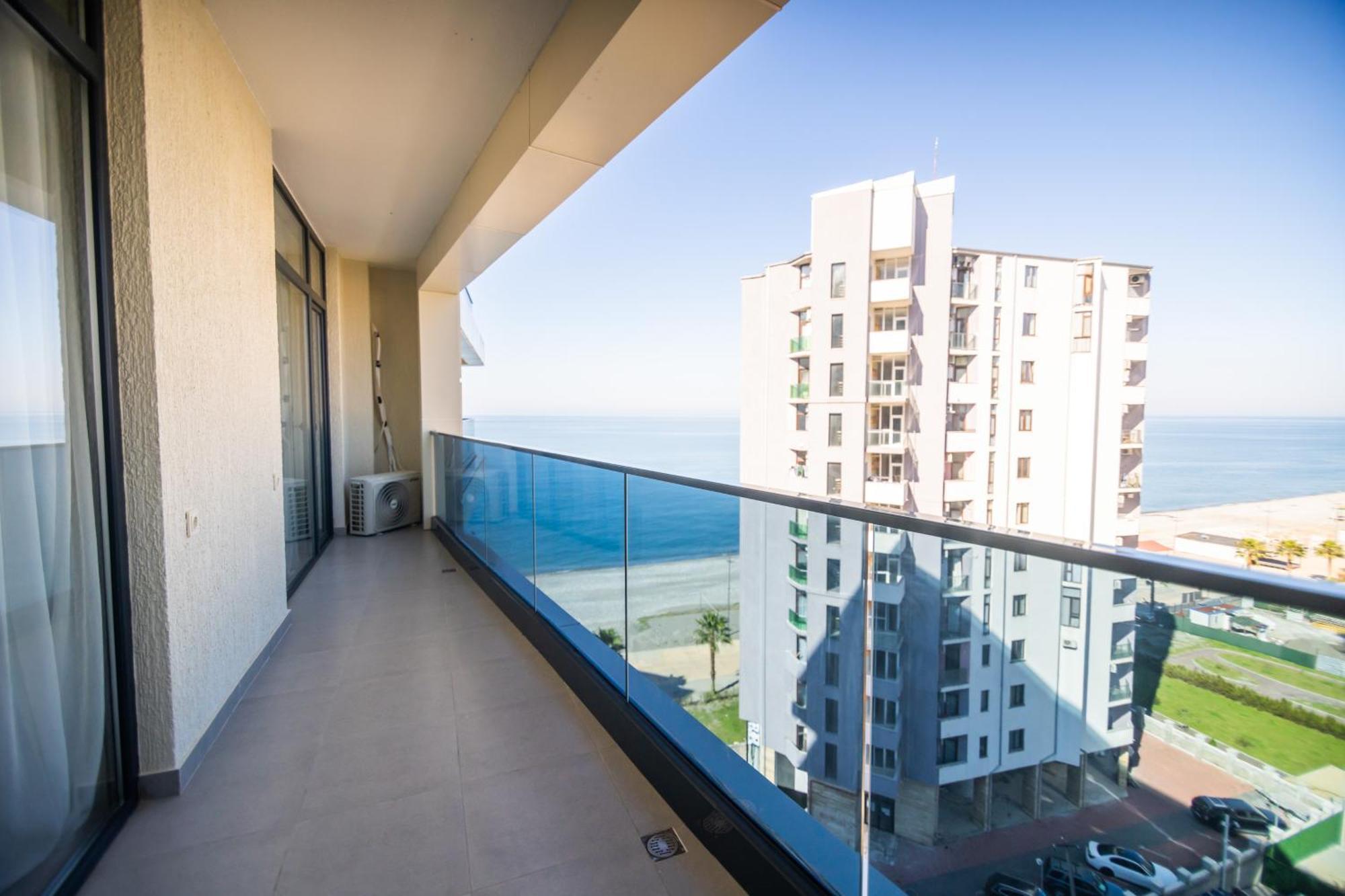 Green Side Apart Hotel باتومي المظهر الخارجي الصورة
