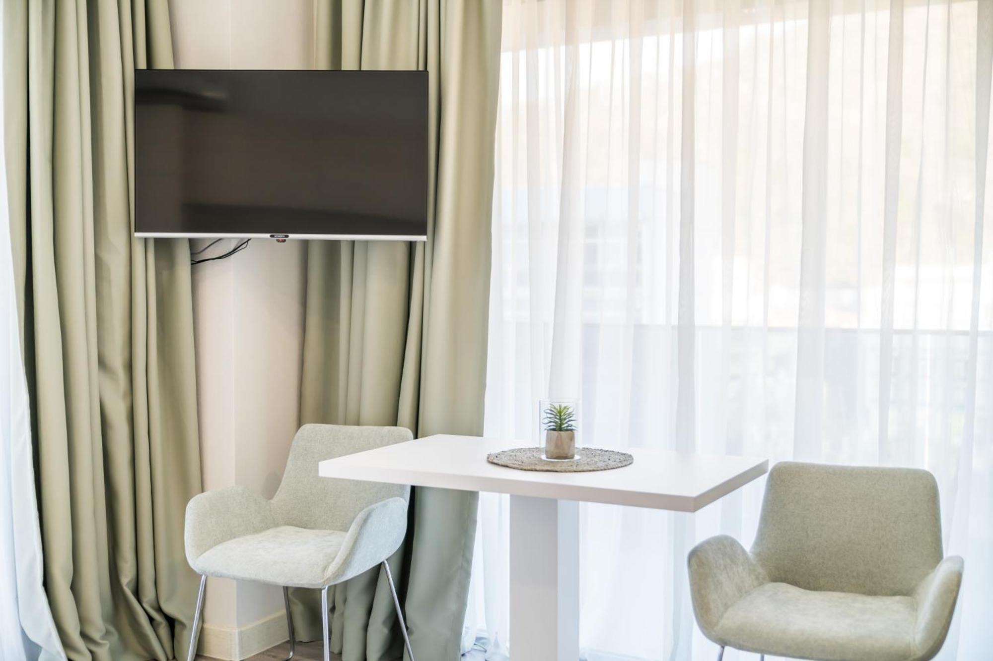 Green Side Apart Hotel باتومي المظهر الخارجي الصورة