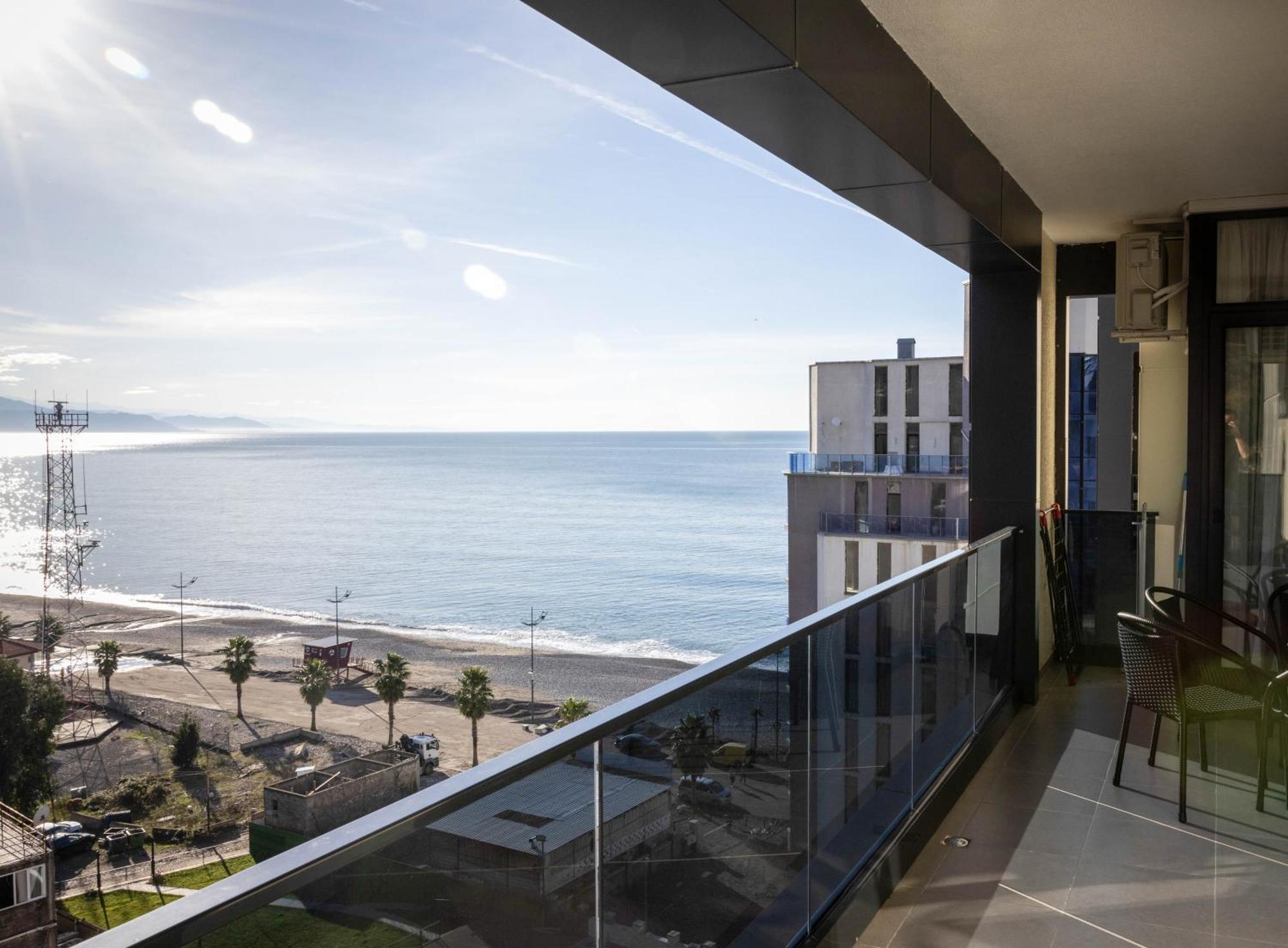 Green Side Apart Hotel باتومي المظهر الخارجي الصورة