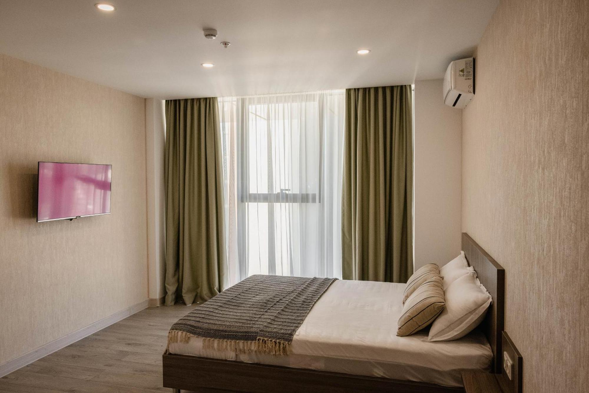 Green Side Apart Hotel باتومي المظهر الخارجي الصورة
