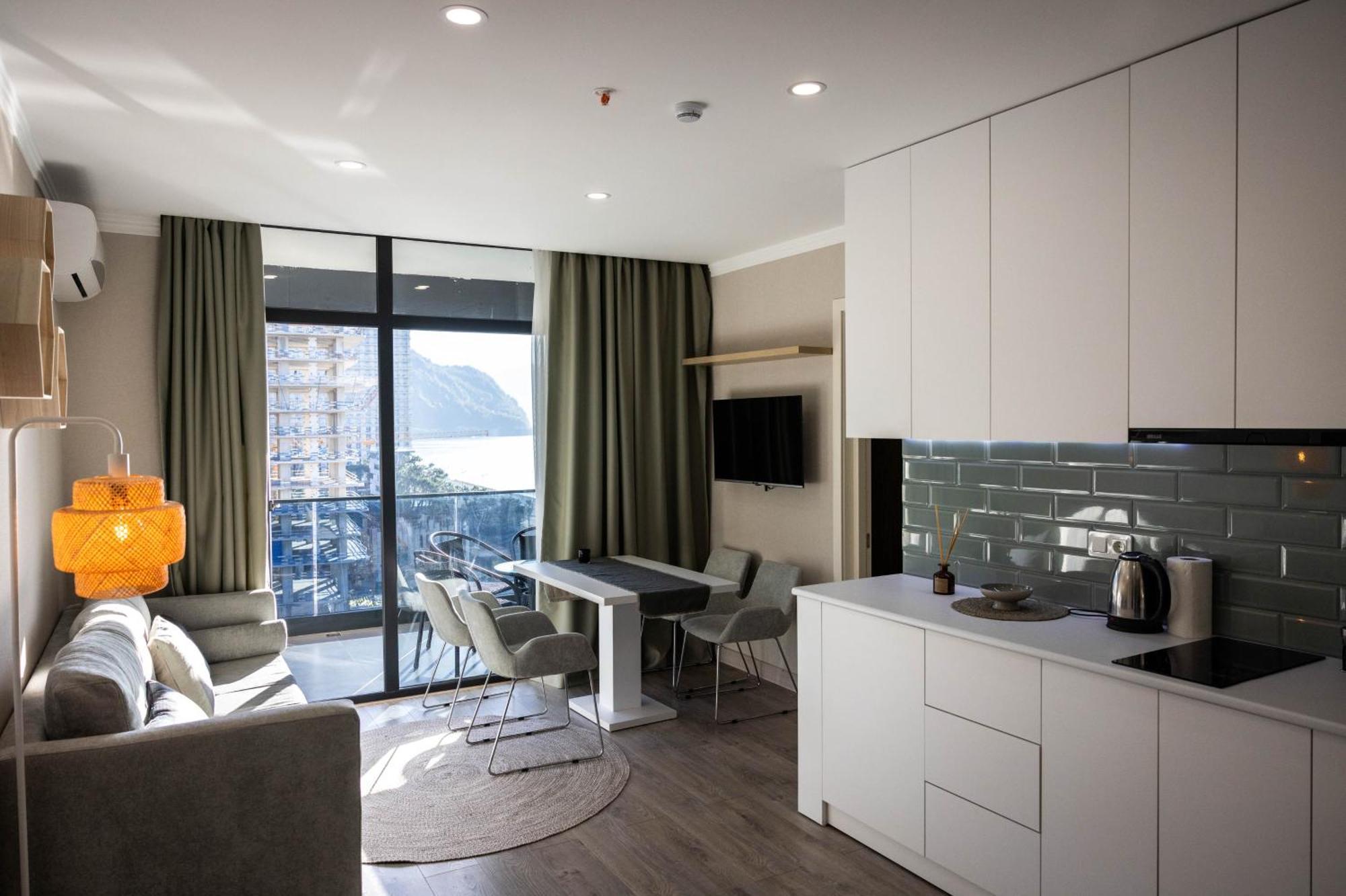 Green Side Apart Hotel باتومي المظهر الخارجي الصورة