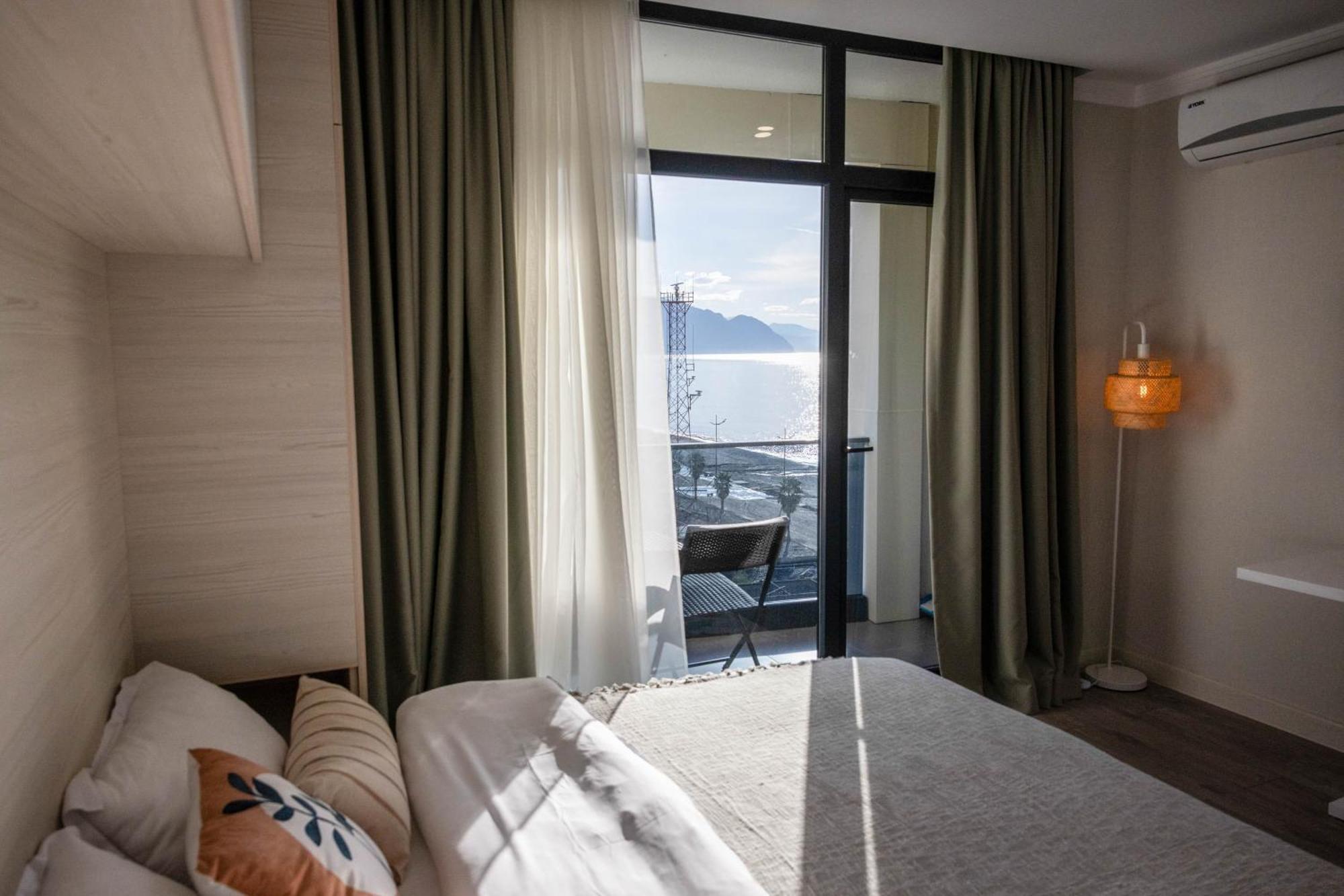 Green Side Apart Hotel باتومي المظهر الخارجي الصورة